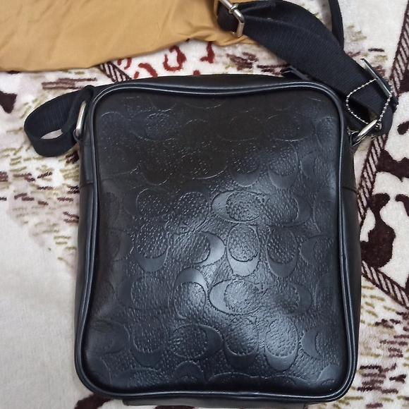 Coach sold - Picture 4 of 7